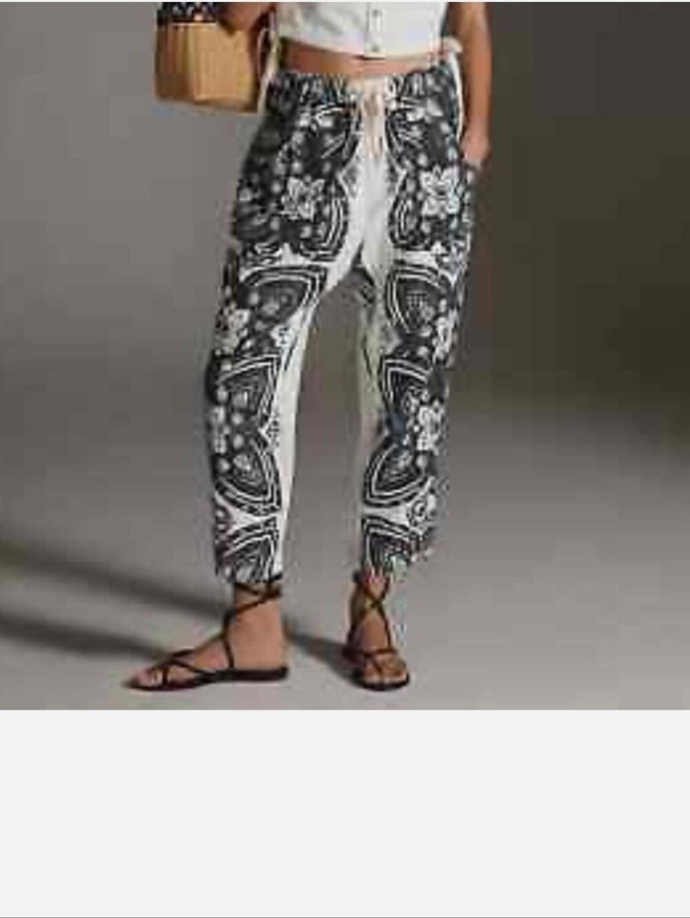 Pilcro Black & White Floral-Print Drawstring Capris